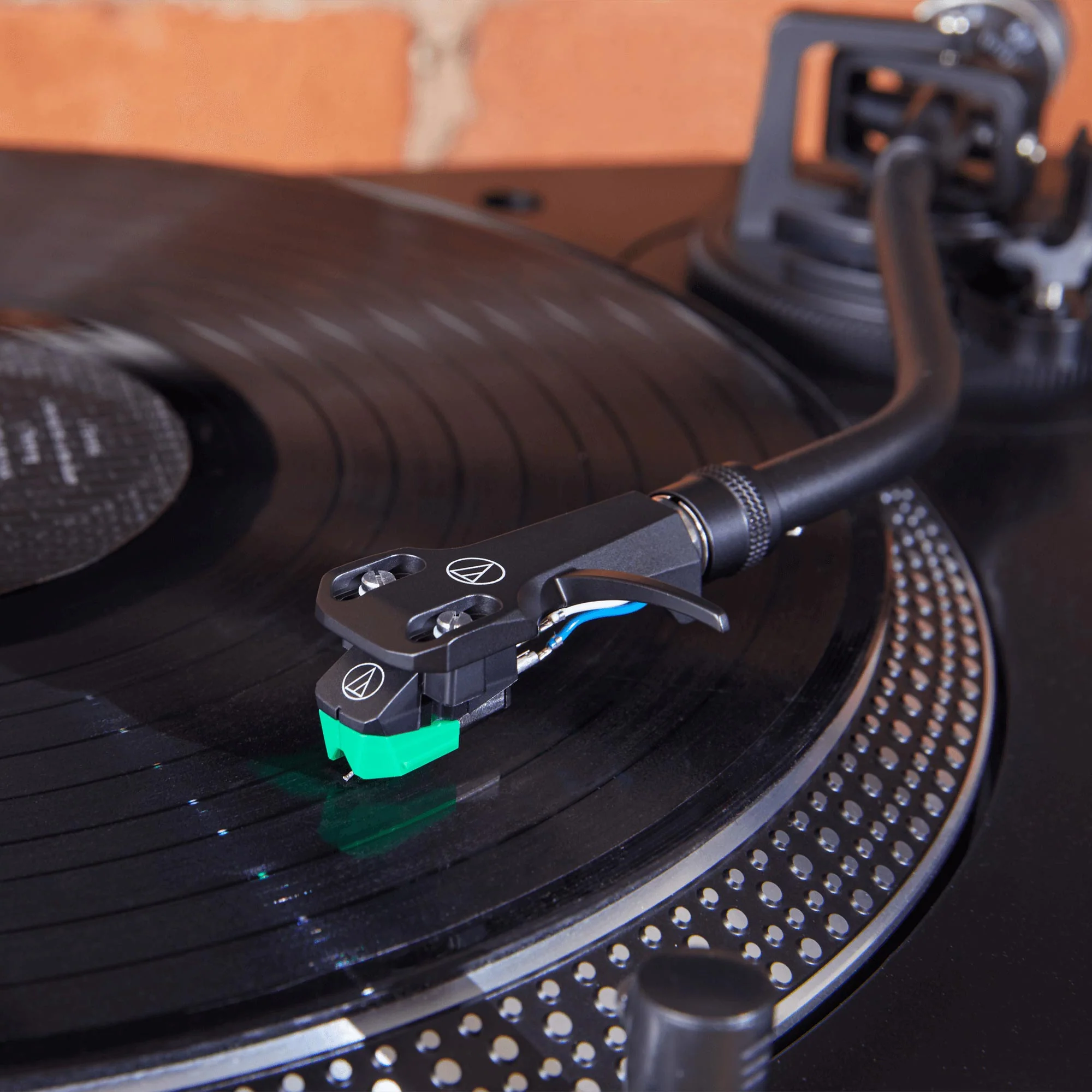audio-technica AT-VM95E - Cartouche à aimant mobile (Moving Magnet MM) avec cantilever en aluminium - Image 3