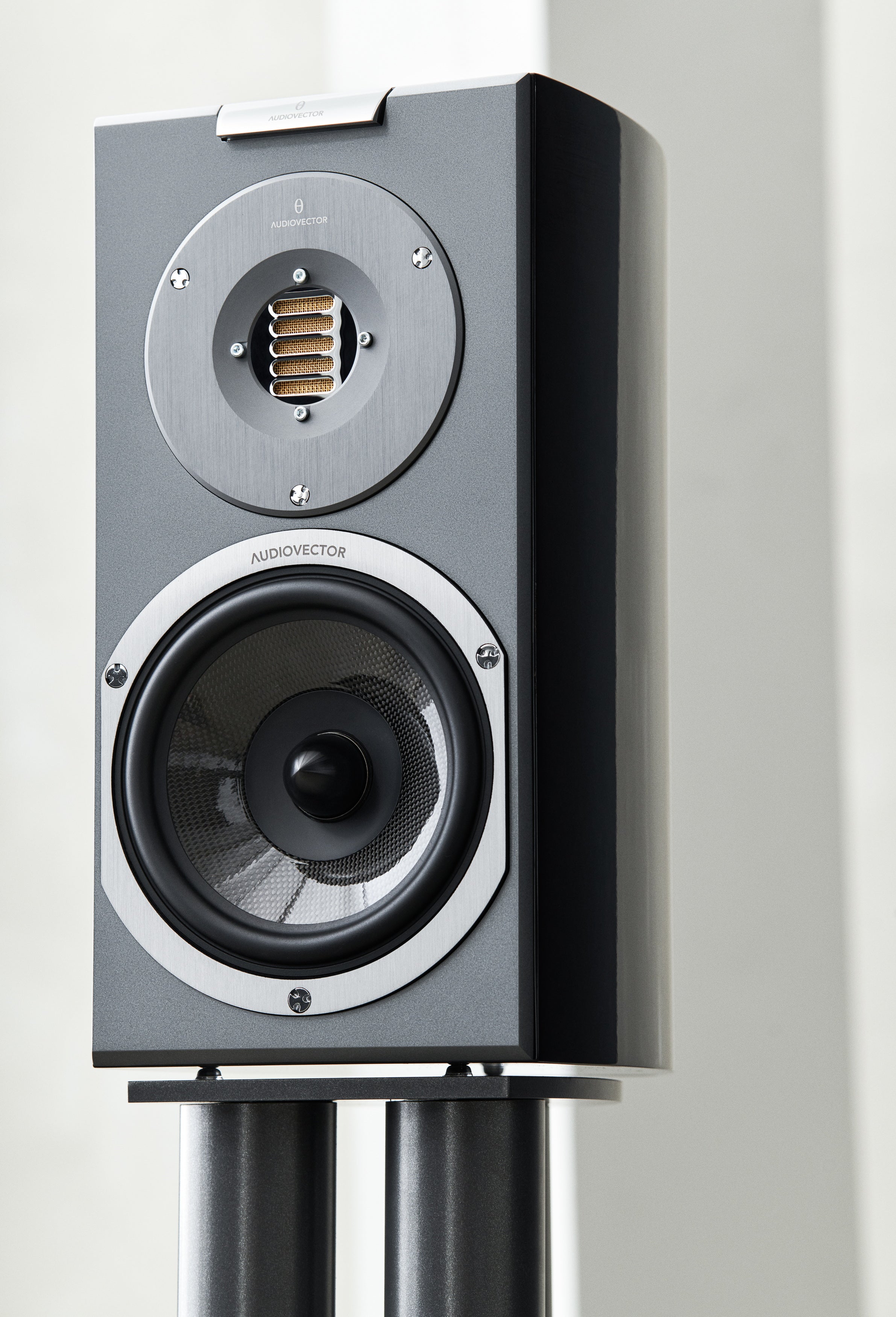 Audiovector R1 Arrete - Enceintes compactes d'étagère haute-fidélité performantes - Image 15