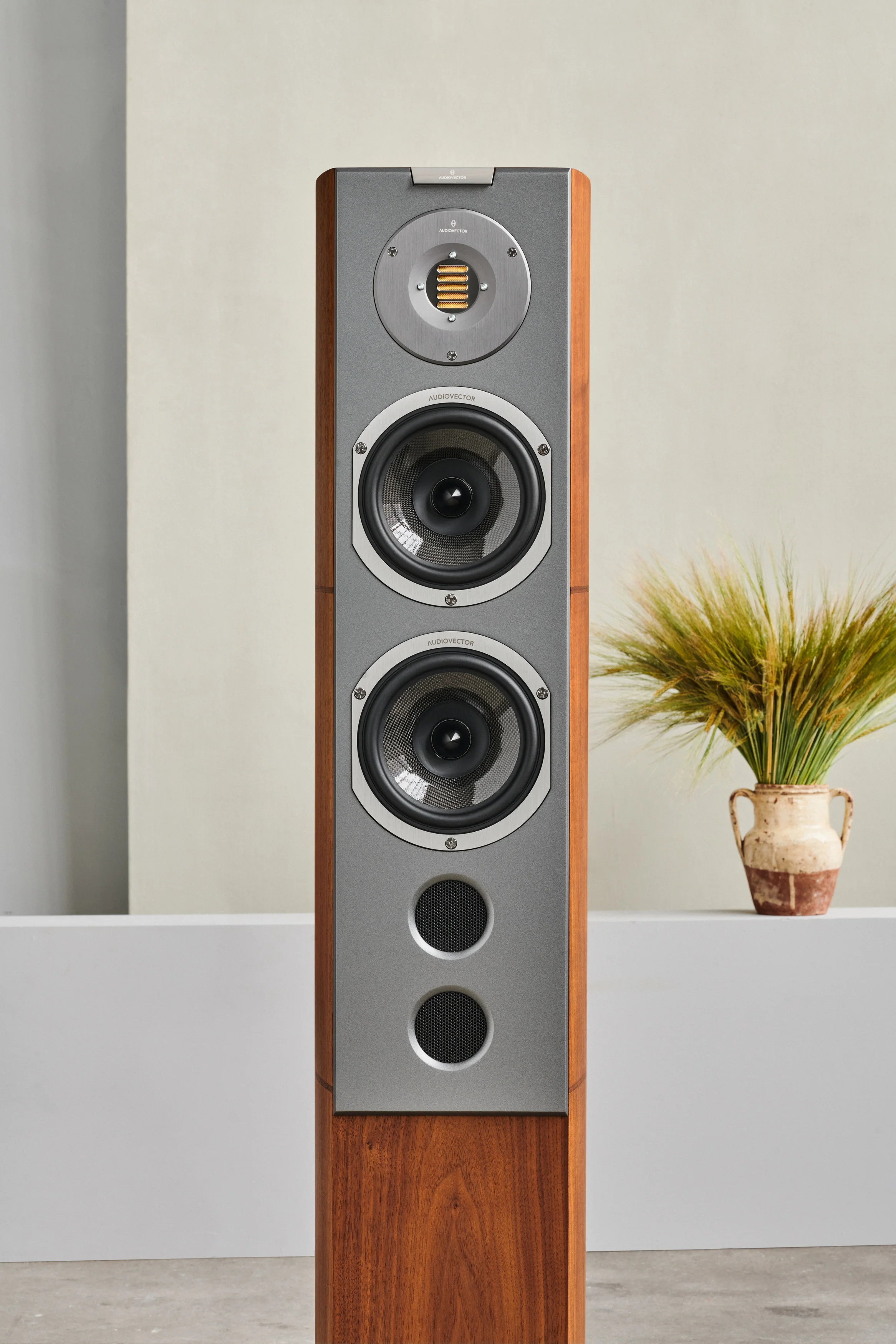 Audiovector R6 Arrete - Enceintes de type colonne sophistiqué pour audiphiles exigeants - Image 10