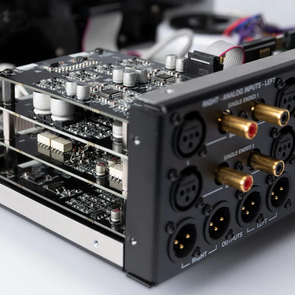 Bryston BR20 - Préamplificateur Stéréo avec lecteur réseau/DAC - Image 8