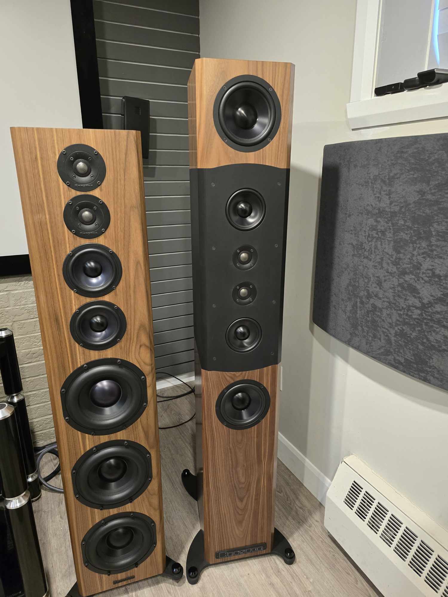 Bryston TRIM T10 - Enceintes de type colonne Vortex, 700Watts, Tri-Amplification - Image 4