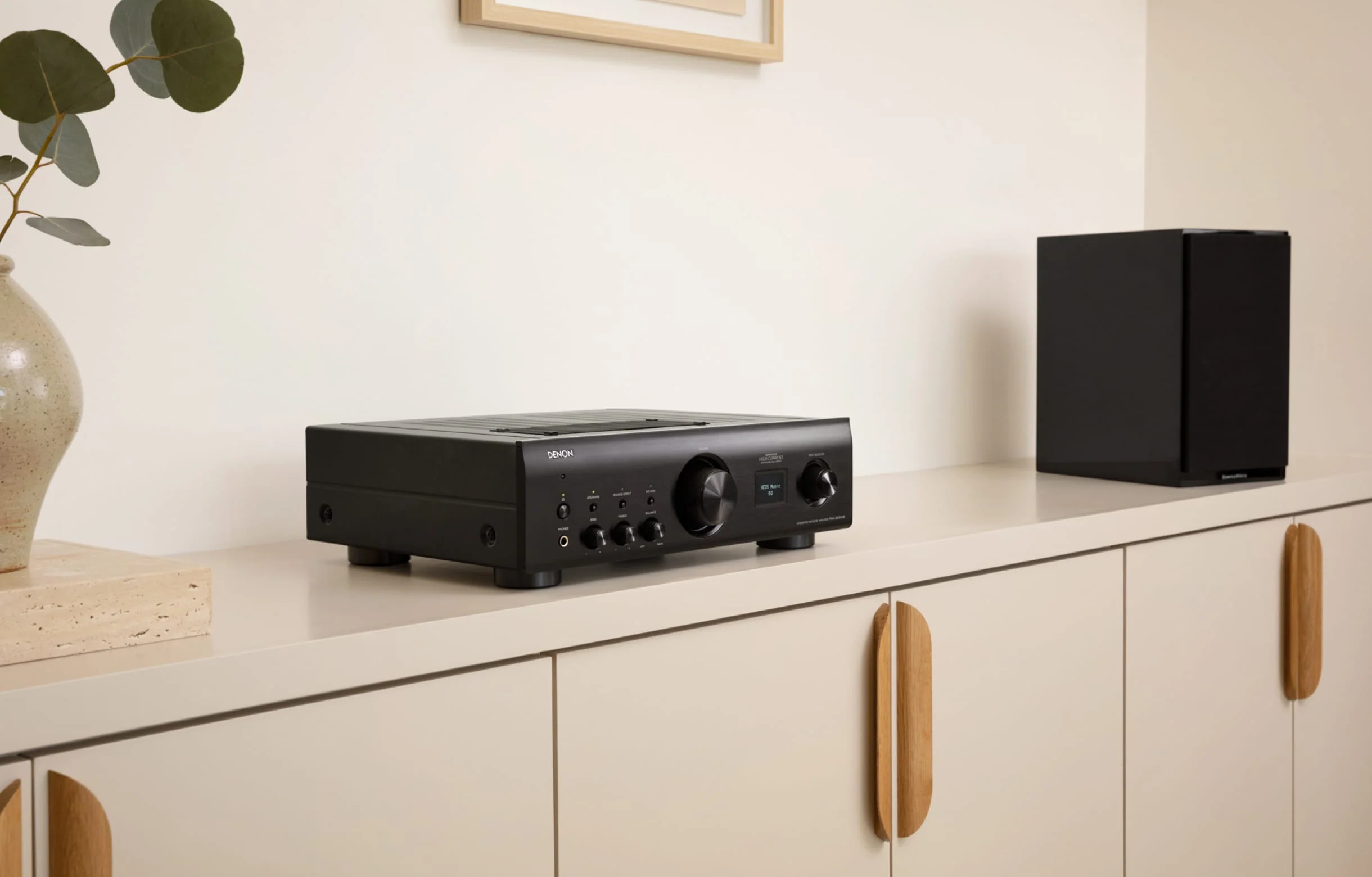 Denon PMA900HNE - Amplificateur stéréo intégré 50Watts/Canal avec lecteur réseau intégré, entrées phono, DAC PCM1795 - Image 2