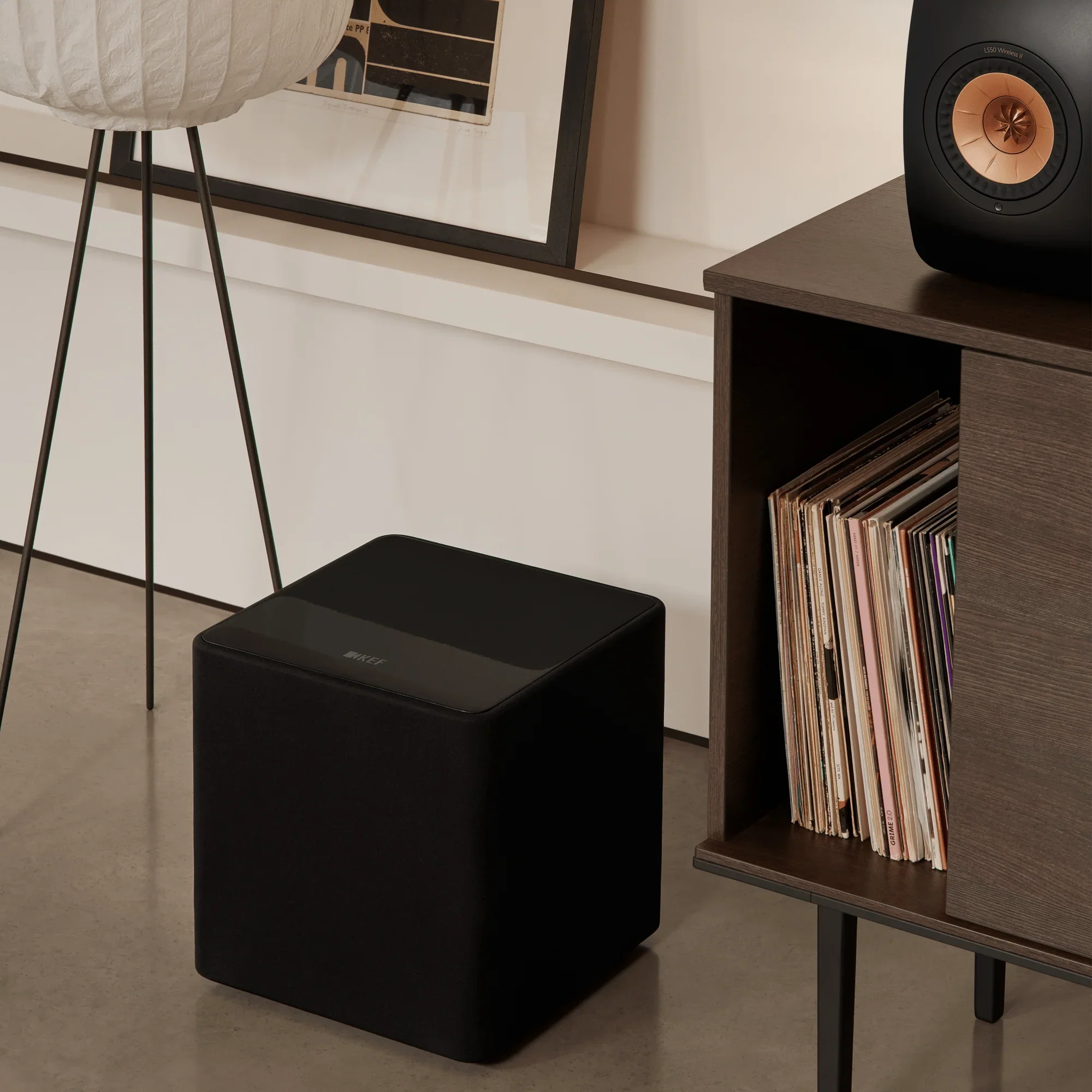 KEF Kube 10 MIE - Caisson de basses actif scellé de 10 pouces à projection frontale 300 Watts - Image 2