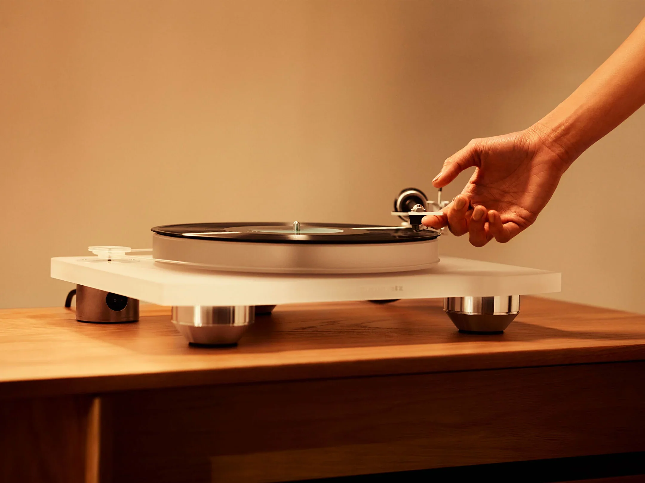 Marantz TT15S1 - Table tournante à entraînement par courroie + cartouche Clearaudio Virtuoso - Image 2