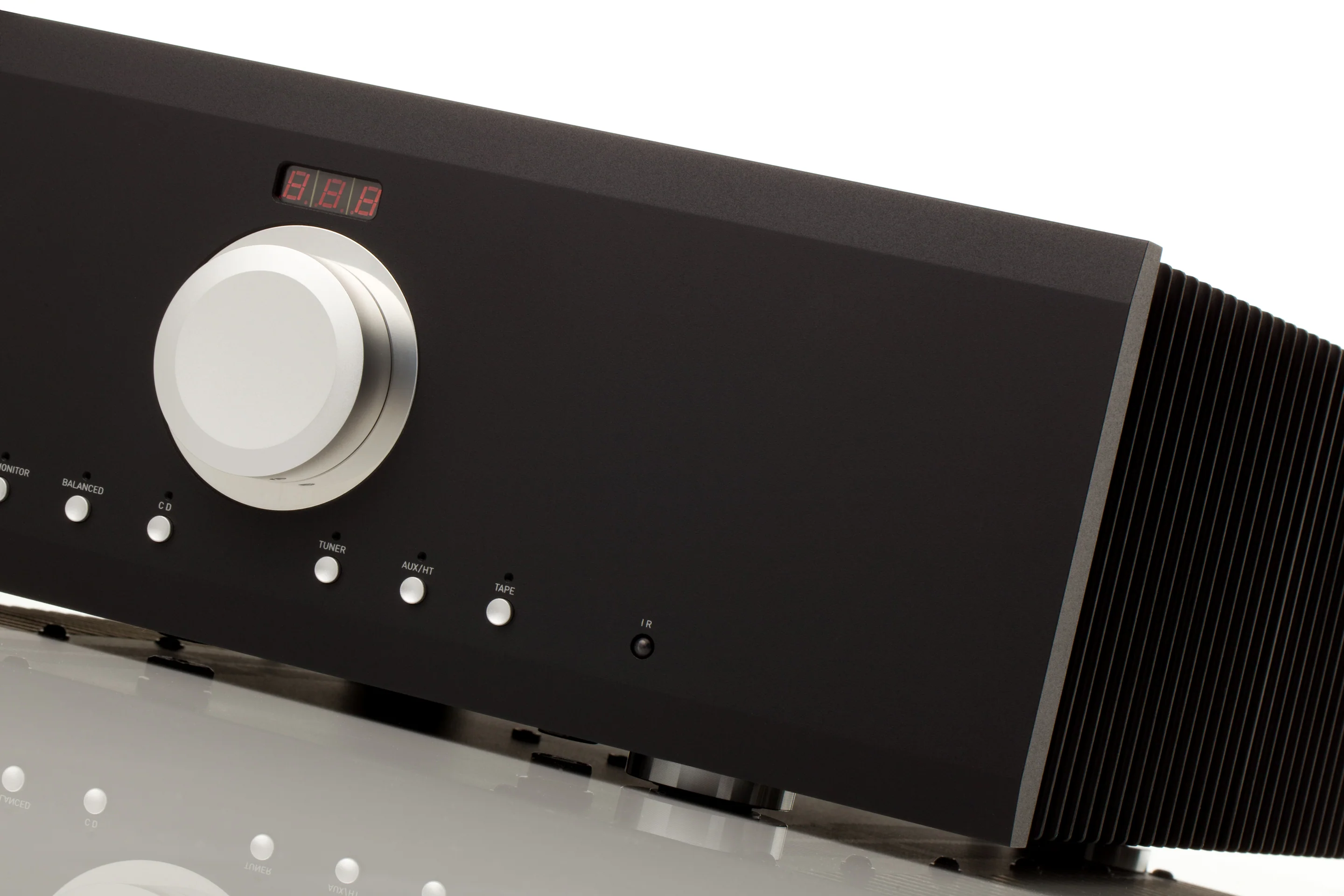 Musical Fidelity M6SI500 - Amplificateur stéréo intégré 500W/C, cinq entrées XLR - Image 11
