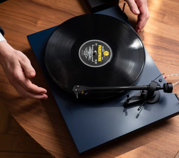 Pro-Ject Debut Carbon EVO-N - Table tournante de conception parfaite finition Piano Noir - Image 10