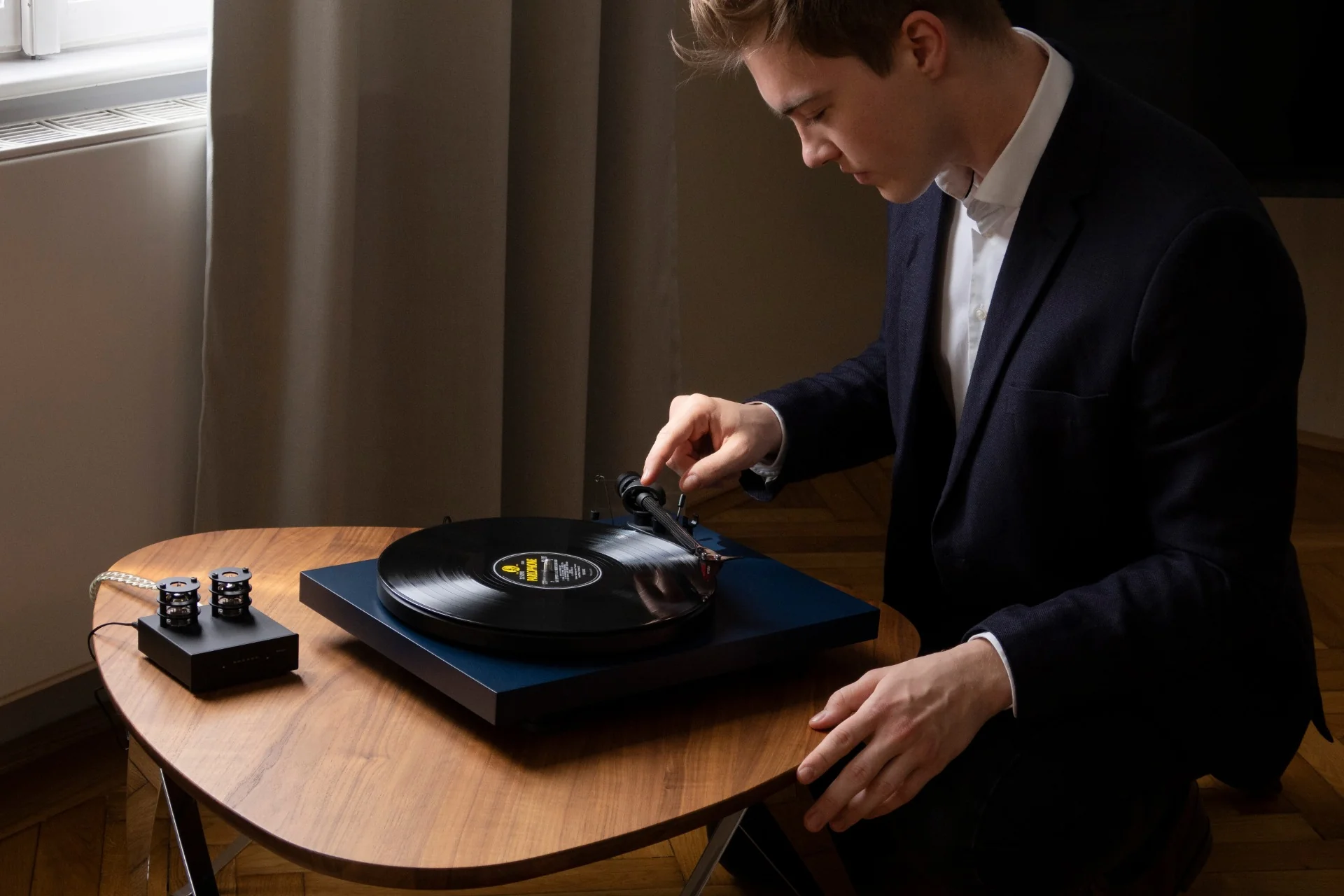Pro-Ject Debut Carbon EVO-N - Table tournante de conception parfaite finition Piano Noir - Image 11