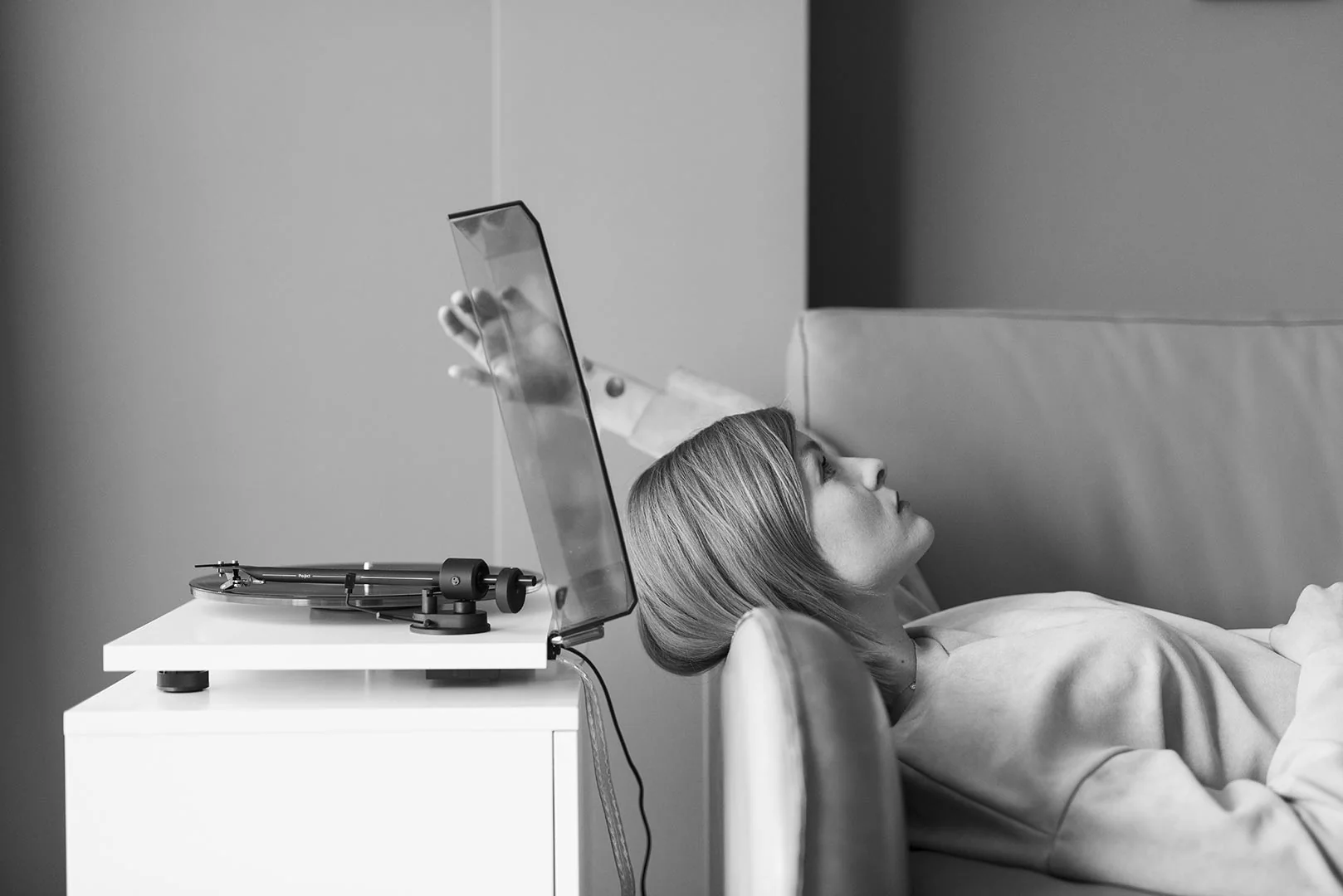 Pro-Ject T1 - Table tournante haute fidélité avec cartouche Ortofon OM 5E (Blanche) - Image 3