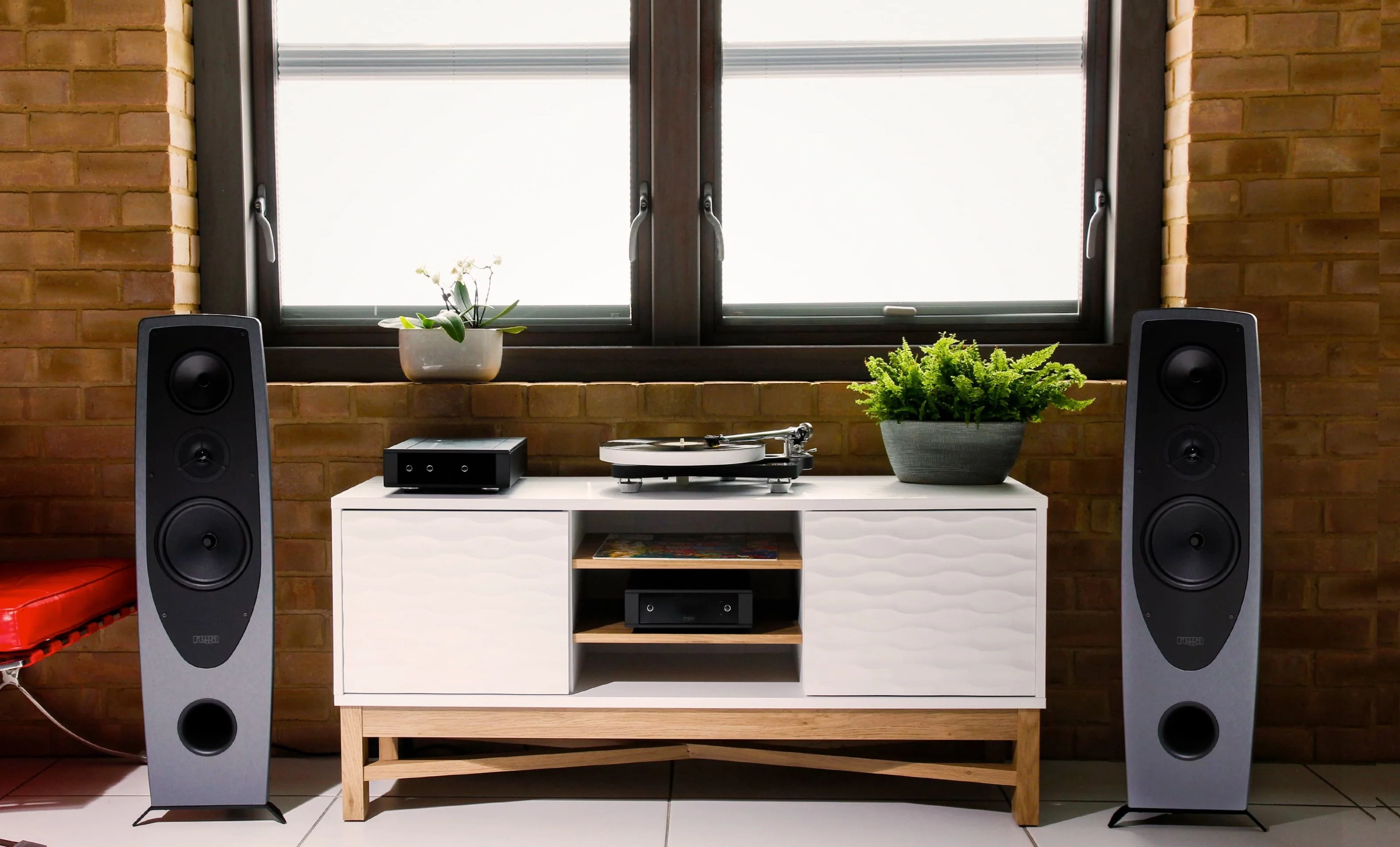 REGA AYA | Enceintes acoustiques de type colonne 2.5 voies - Image 2